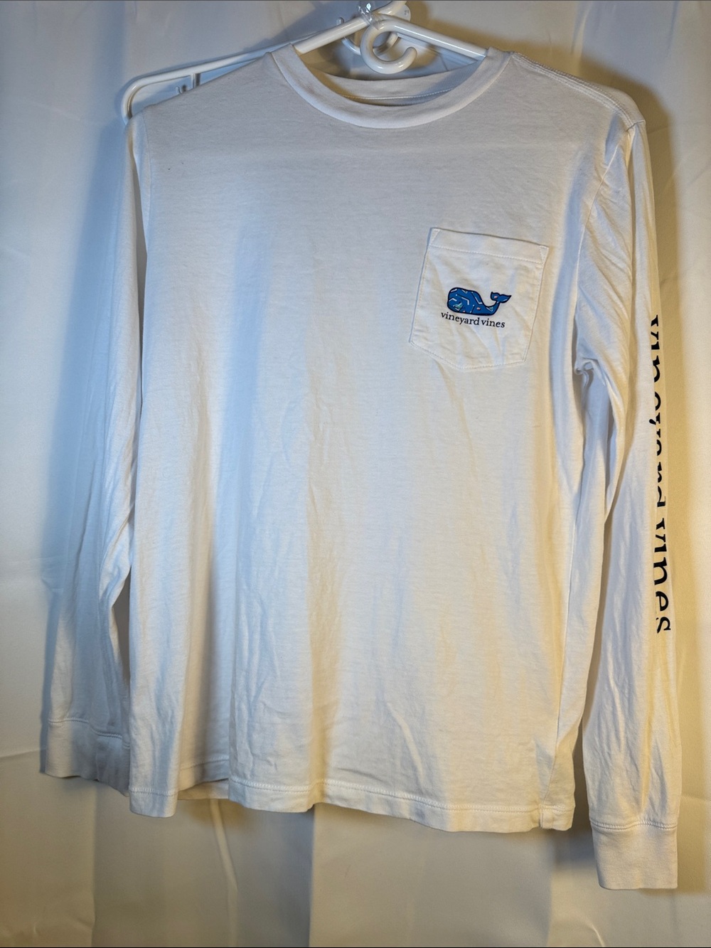 Vineyard Vines White Long-Sleeve Pocket Tee with Blue Whale size:L